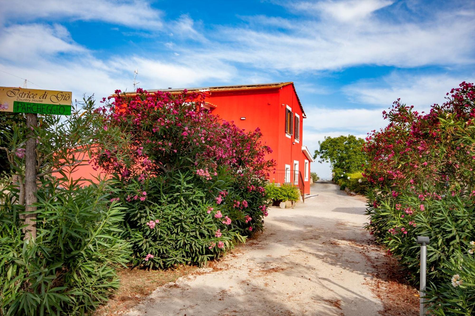 Agriturismo L'Istrice Di Gio Монтальто-ди-Кастро Экстерьер фото